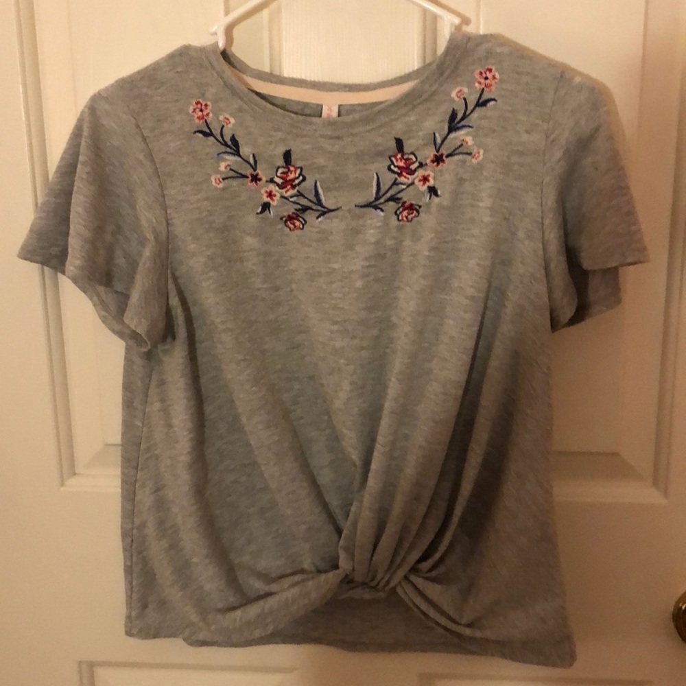 Grey shirt with floral embroidery